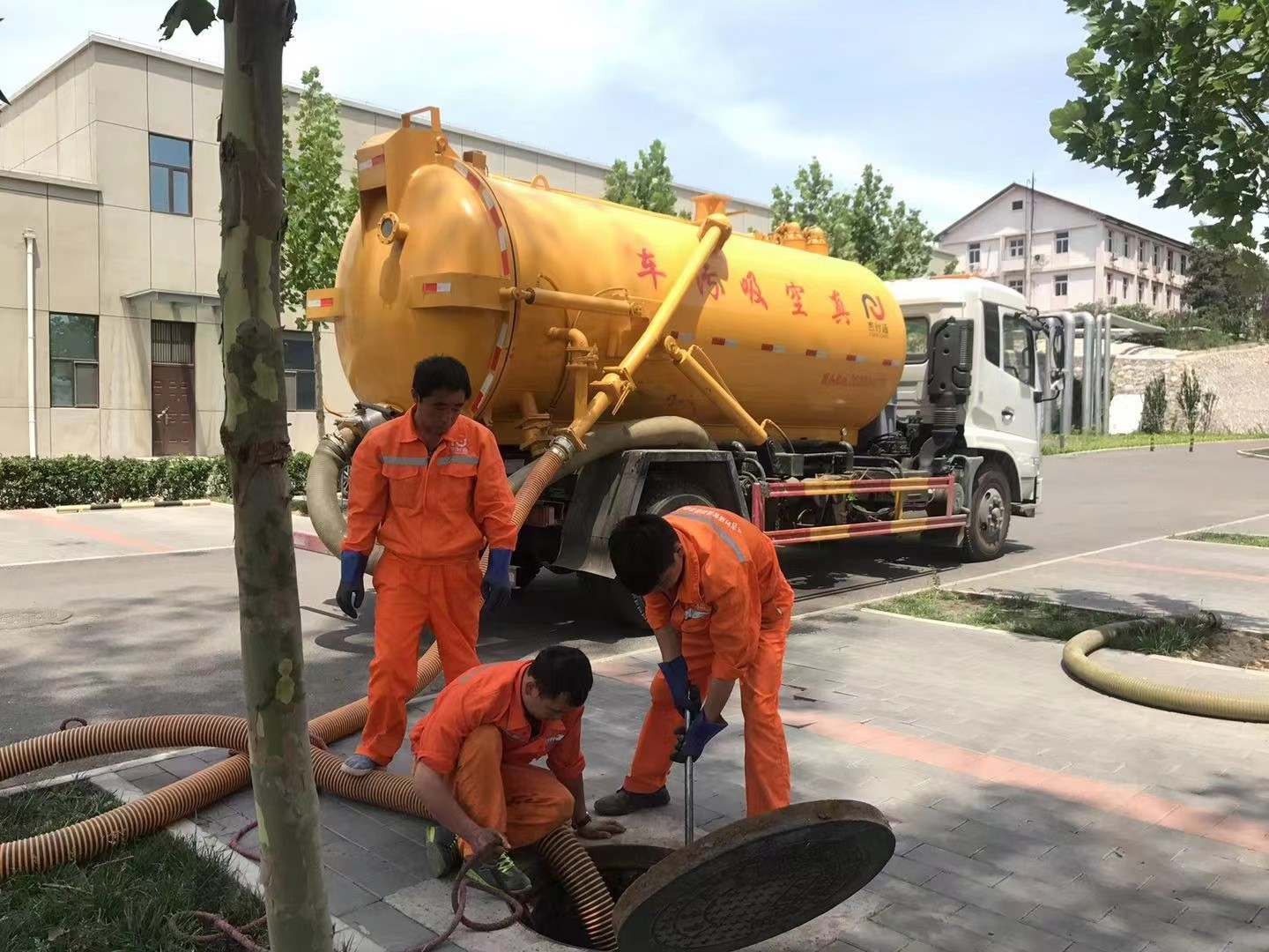 亚东化粪池清理与5-8吨吸粪车施工效率分析